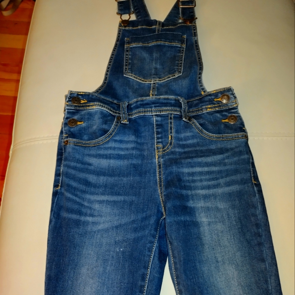 Cat & Jack Overalls  Blue Jeans  Super Syretch size Med 7/8